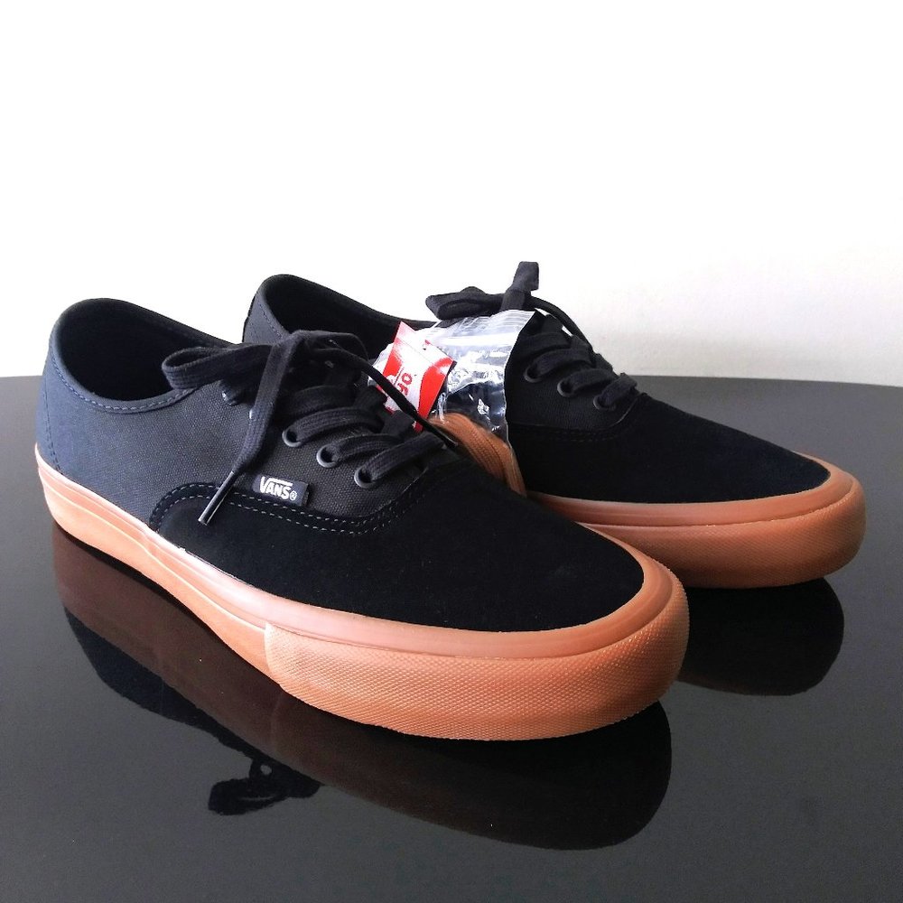 Vans Men's Authentic Pro Suede / Canvas Low Top Sneaker